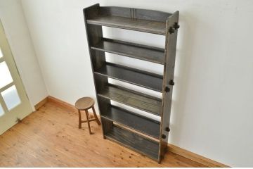 アンティーク家具　★大ぶりでシンプルなアンティーク本棚(飾り棚)