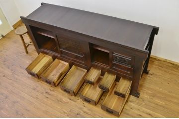 アンティーク家具　古民具・骨董 重厚な近江水屋箪笥サイドボード