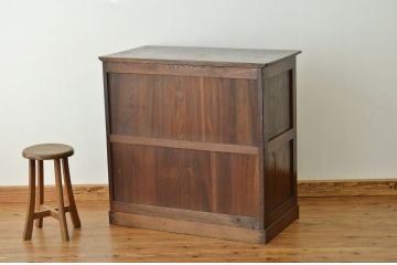 アンティーク家具　アンティーク 使い込まれたナラ材の重厚なチェスト(引き出し・たんす・ドロワー)