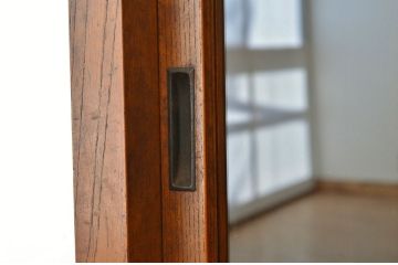 アンティーク家具　古民具・骨董　前面欅!端正な作りののアンティーク茶箪笥(水屋箪笥)