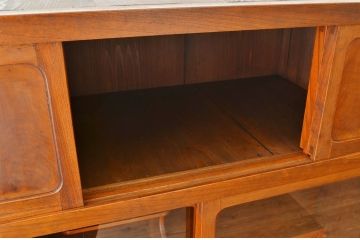 アンティーク家具　古民具・骨董　前面欅!端正な作りののアンティーク茶箪笥(水屋箪笥)
