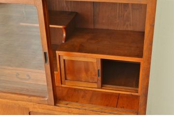 アンティーク家具　古民具・骨董　前面欅!端正な作りののアンティーク茶箪笥(水屋箪笥)