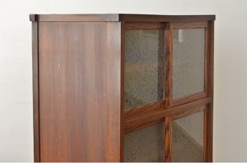 アンティーク家具　貴重な黒柿と前面欅の結霜ガラス収納棚(茶箪笥・アンティーク)