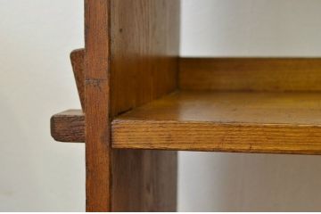 アンティーク家具　素敵なデザイン!古い栓材の象嵌入りアンティーク本棚(書棚・飾り棚)