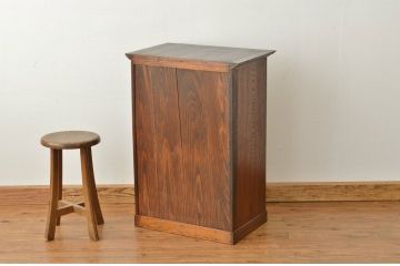 アンティーク家具　アンティーク 古い木の小ぶりな引き出し付収納棚(本箱)