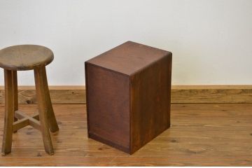 アンティーク家具　アンティーク ナラ材のシックなネームプレート付き5杯小引き出し