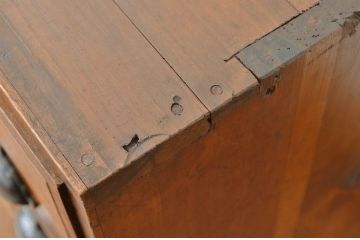 アンティーク家具　アンティーク かわいい鉄脚の小ぶりな15杯引き出し(ドロワー)チェスト