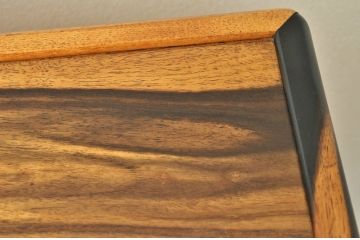 アンティーク家具　現代物　総黒柿無垢材の小振りな飾り棚