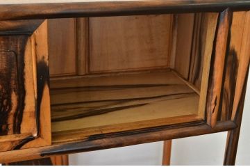 アンティーク家具　現代物　総黒柿無垢材の小振りな飾り棚