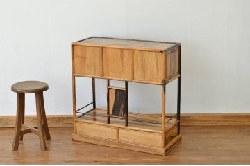 アンティーク家具　現代物　総黒柿無垢材の小振りな飾り棚
