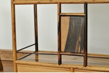 アンティーク家具　現代物　総黒柿無垢材の小振りな飾り棚