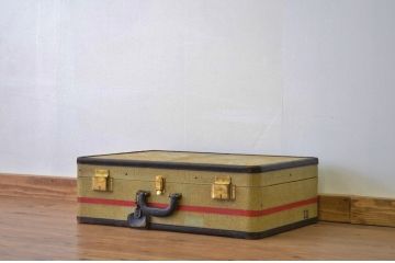 レトロな古いトランク(鞄・カバン)
