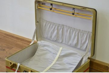 レトロな古いトランク(鞄・カバン)