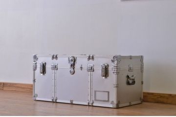 古いジュラルミントランク(鞄・カバン)