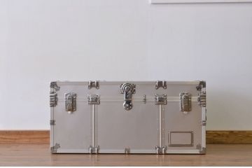 古いジュラルミントランク(鞄・カバン)