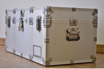 古いジュラルミントランク(鞄・カバン)