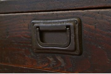 アンティーク家具　古民具・骨董　古い木の重厚な3杯引き出し文机