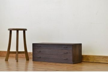 アンティーク家具　アンティーク　珍品!小振りな総桐造りの横長小引き出し