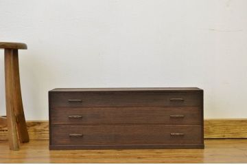 アンティーク家具　アンティーク　珍品!小振りな総桐造りの横長小引き出し