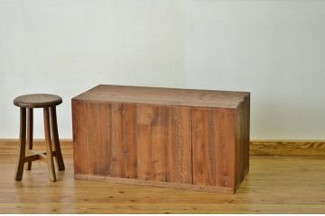 アンティーク家具　アンティーク 古い木の引き出し付きローボード(飾り棚)