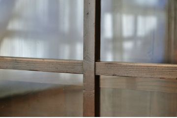 アンティーク家具　アンティーク 古い木の鉄脚付収納棚?