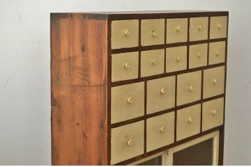 レトロ家具　昭和レトロ かわいいペイントのモールガラス収納棚(鉄脚付き)引き出し