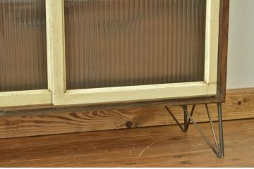 レトロ家具　昭和レトロ かわいいペイントのモールガラス収納棚(鉄脚付き)引き出し
