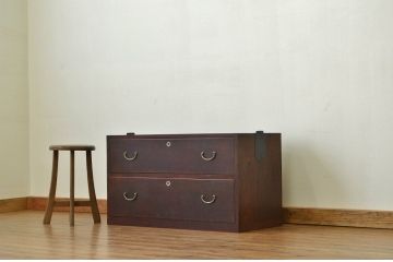 レトロ家具　アンティーク 古い木のレトロなローチェスト(和箪笥・たんす・ローボード)