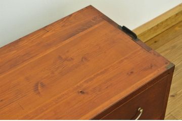 レトロ家具　アンティーク 古い木のレトロなローチェスト(和箪笥・たんす・ローボード)