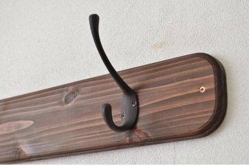シンプルな壁掛け4連フック