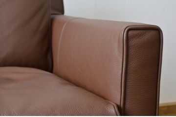中古 極美品 定価38万　アイラーセン(eilersen)本革張りソファストリームライン特注品アクタス