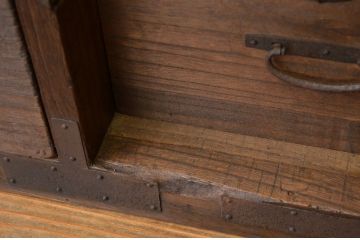 アンティーク家具　☆アンティーク 上下重ねのシックな時代箪笥