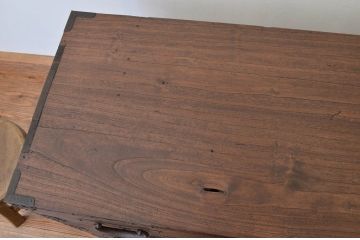アンティーク家具　☆古民具・骨董 上下重ねの金具の重厚な五丁引き時代箪笥