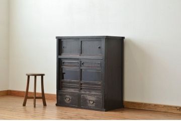 アンティーク家具　アンティーク　古い木の使い込まれた明治時代の収納棚(茶箪笥)