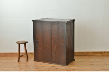 アンティーク家具　アンティーク　古い木の使い込まれた明治時代の収納棚(茶箪笥)