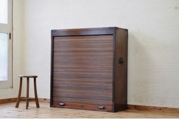 アンティーク家具　希少!古い質屋の頑丈なシャッター収納棚(蛇腹)