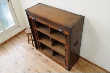 アンティーク家具　希少!古い質屋の頑丈なシャッター収納棚(蛇腹)