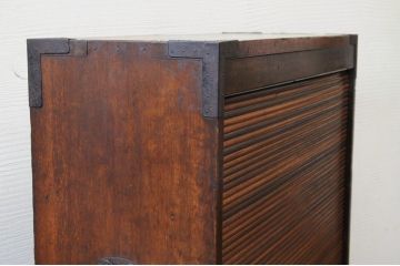 アンティーク家具　希少!古い質屋の頑丈なシャッター収納棚(蛇腹)