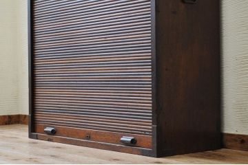 アンティーク家具　希少!古い質屋の頑丈なシャッター収納棚(蛇腹)