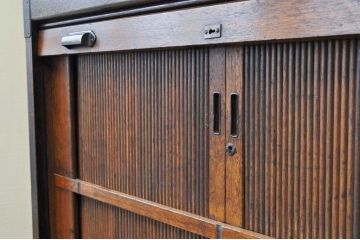 アンティーク家具　希少!古い質屋の頑丈なシャッター収納棚(蛇腹)