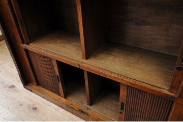 アンティーク家具　希少!古い質屋の頑丈なシャッター収納棚(蛇腹)