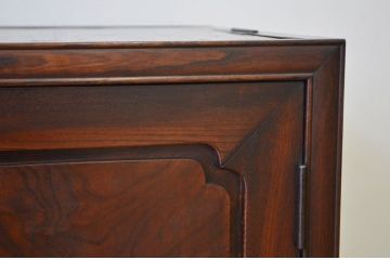 アンティーク家具　アンティーク 前面欅の作りの上質な観音開きローボード(時代箪笥・ローチェスト)