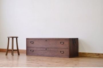 アンティーク家具　アンティーク 前面桐無垢材の引き出し2杯ワイドローボード(時代箪笥・ローチェスト、桐箪笥、桐たんす)