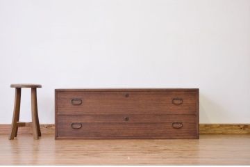 アンティーク家具　アンティーク 前面桐無垢材の引き出し2杯ワイドローボード(時代箪笥・ローチェスト、桐箪笥、桐たんす)