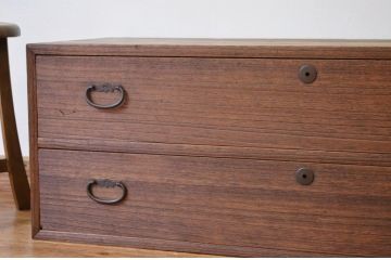 アンティーク家具　アンティーク 前面桐無垢材の引き出し2杯ワイドローボード(時代箪笥・ローチェスト、桐箪笥、桐たんす)