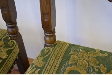 中古 重厚なデザインのオーク材ダイニングチェア2脚セット?