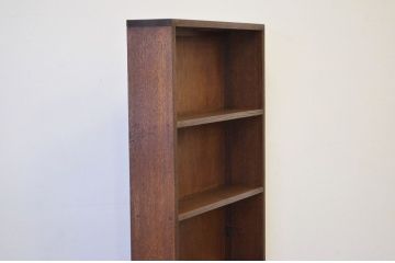 アンティーク家具　人気の薄型!無垢材の縦型飾り棚(本棚)