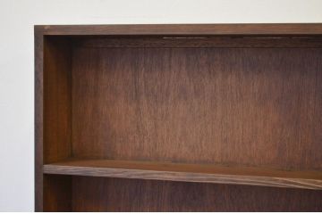 アンティーク家具　人気の薄型!無垢材の縦型飾り棚(本棚)