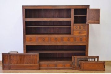 アンティーク家具　古民具・骨董 欅材の使われた上品な関西水屋箪笥(食器棚)