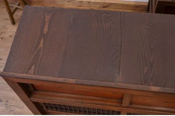 アンティーク家具　古民具・骨董 欅材の使われた上品な関西水屋箪笥(食器棚)